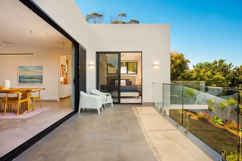 Seamless connection between indoor living space and outdoor deck area