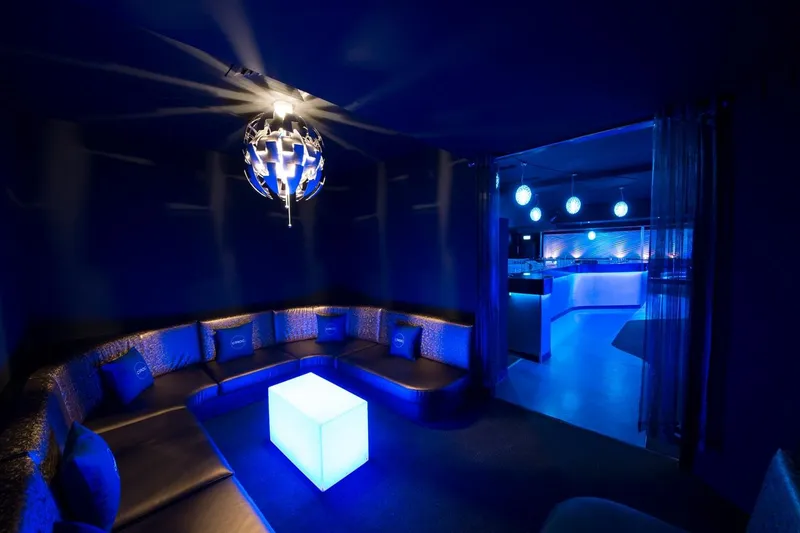Close-up detail of textured 3D wall surface in Platinum Nightclub