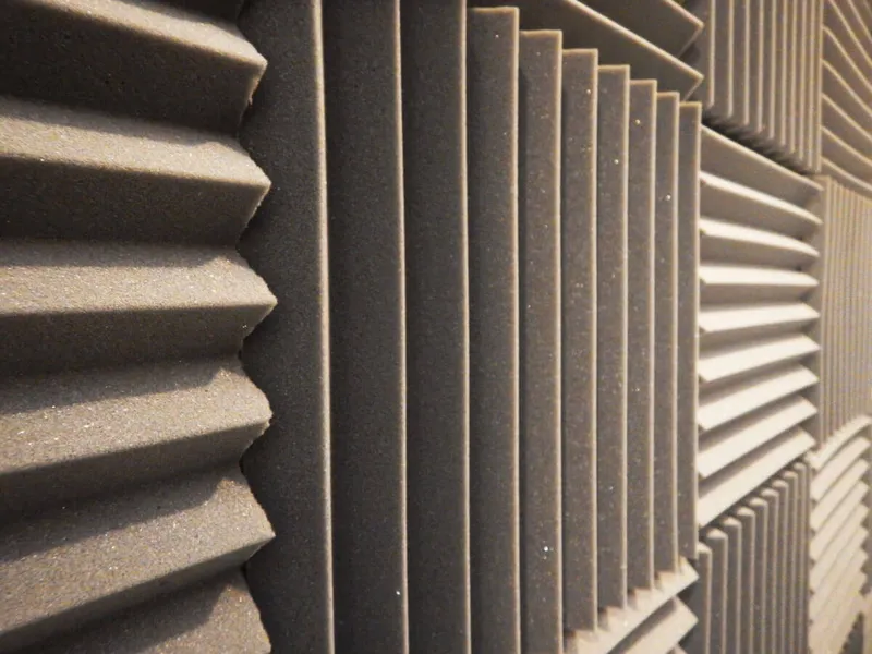 Sound visualization in a Gold Coast Queensland classroom showing how acoustic design impacts speech clarity and concentration.