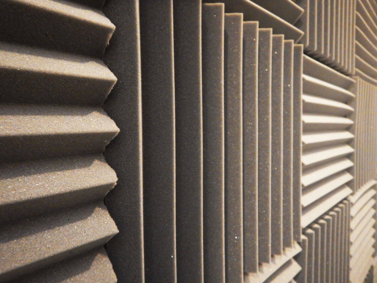 Sound visualization in a Gold Coast Queensland classroom showing how acoustic design impacts speech clarity and concentration.